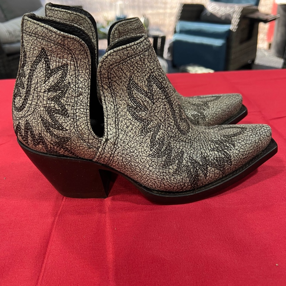 Ariat Women's Creamy  Gray Western Ankle Boots